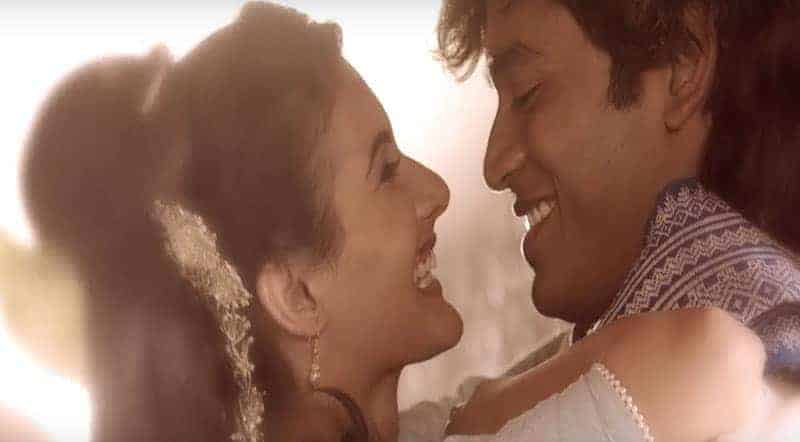 Thodu Vaanam Song Lyrics