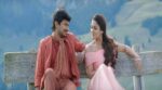 Vizhiye Vizhiye Song Lyrics