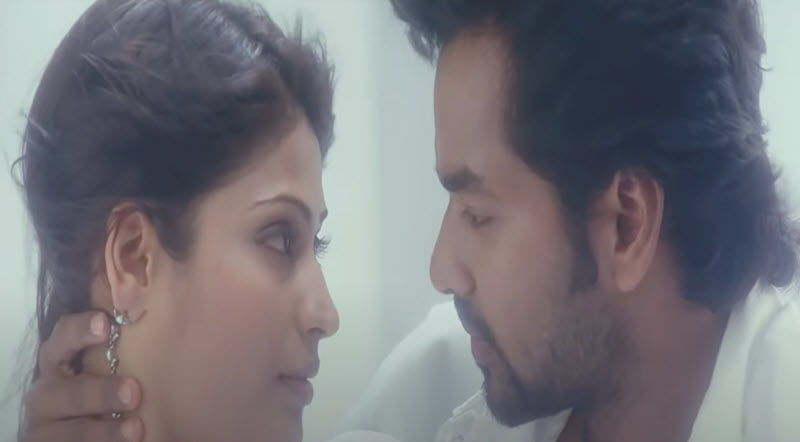 Vennilavu Jannalil Song Lyrics