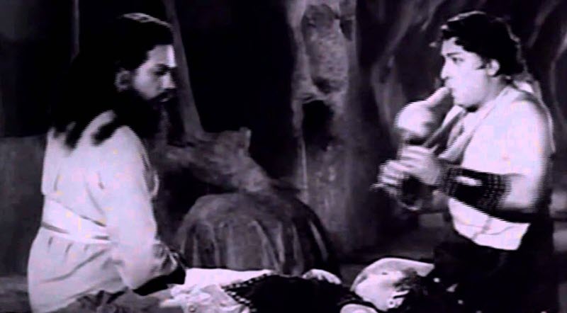 Kaamugar Nenjil Song Lyrics
